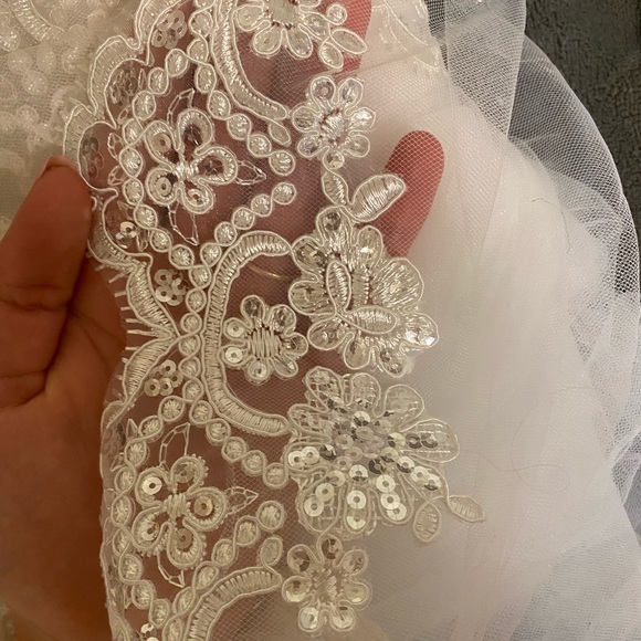 WEDDING VEIL - Cathedral length - Picture 2 of 6